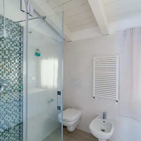 La Casa Del Lago-first Floor Dervio