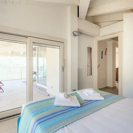 La Casa Del Lago-first Floor Vakantiehuis Dervio
